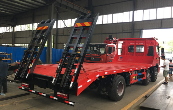 【國五】江淮小三軸挖機平板車(chē)
