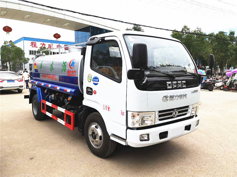 東風(fēng)多利卡D6的5噸灑水車(chē)