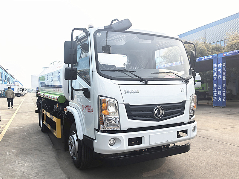 東風(fēng)華神T1灑水車(chē)