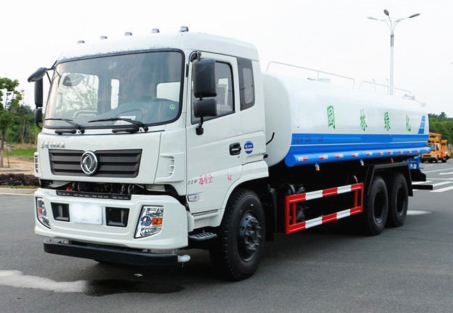 東風(fēng)專(zhuān)用底盤(pán)后雙橋灑水車(chē)