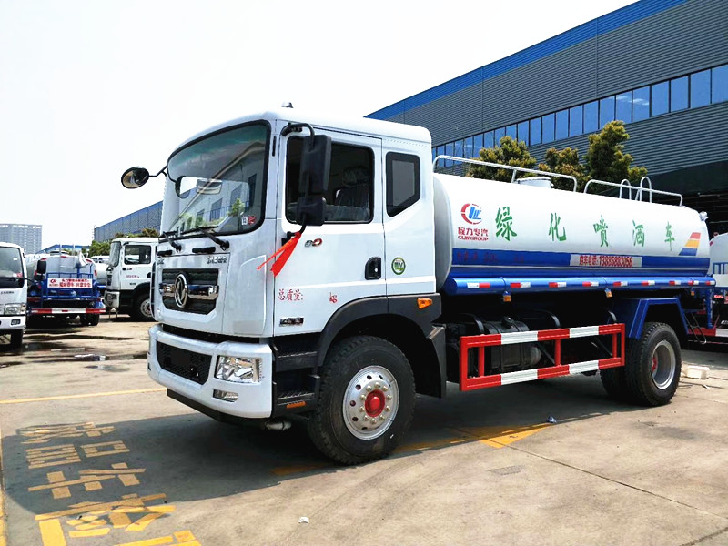 灑水車(chē)廠(chǎng)家，宜昌客戶(hù)秒提15噸東風(fēng)D9灑水車(chē)