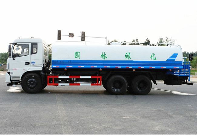 東風(fēng)專(zhuān)用底盤(pán)后雙橋灑水車(chē)