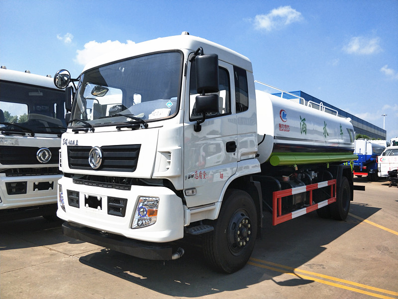 東風(fēng)專(zhuān)底仿天錦灑水車(chē)