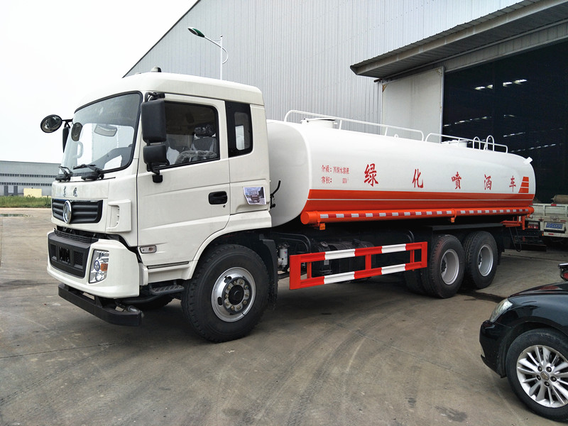 東風(fēng)新款雙橋灑水車(chē)