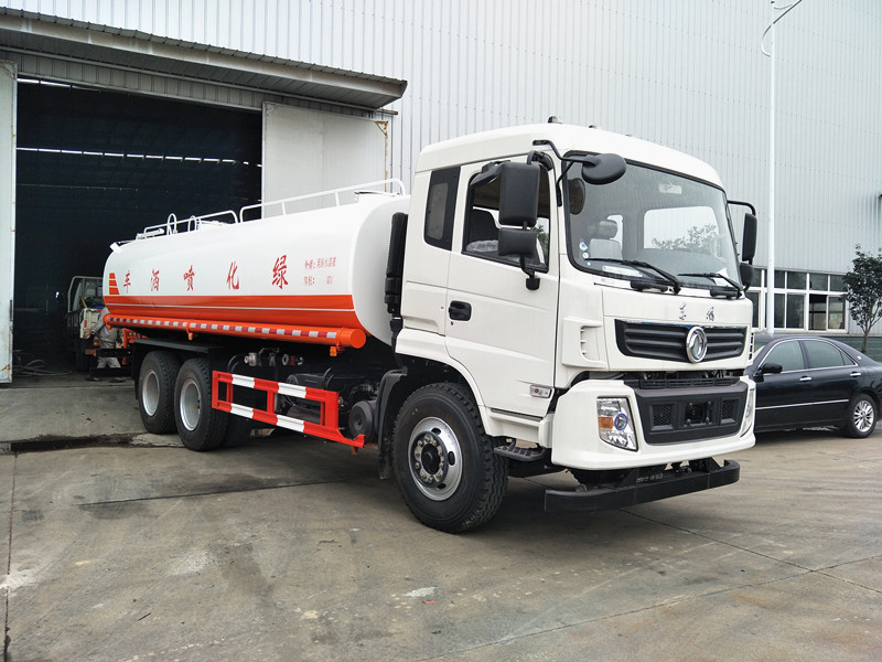 東風(fēng)新款雙橋灑水車(chē)