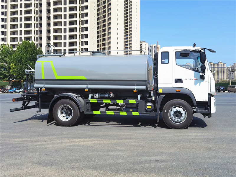 福田瑞沃綠化噴灑車(chē)