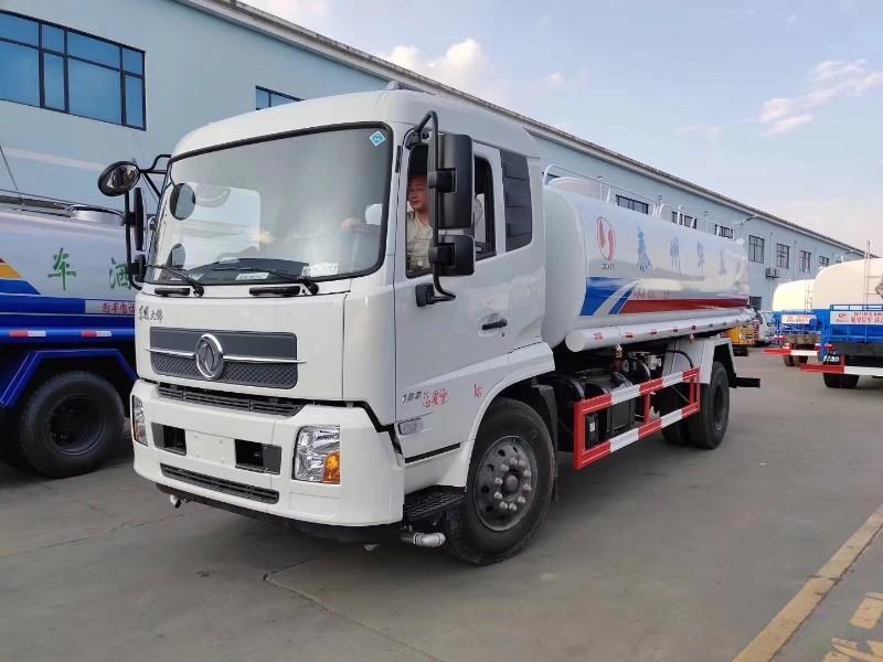 東風(fēng)天錦灑水車(chē)