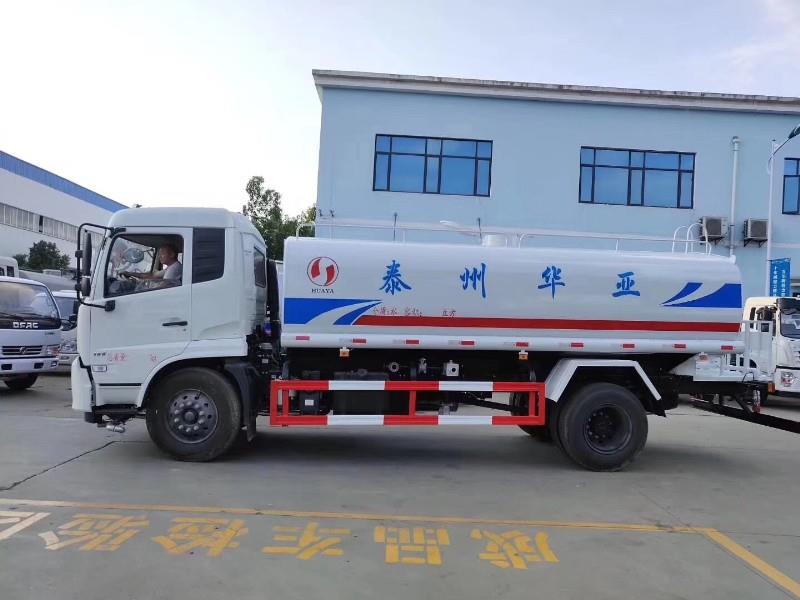 東風(fēng)天錦灑水車(chē)