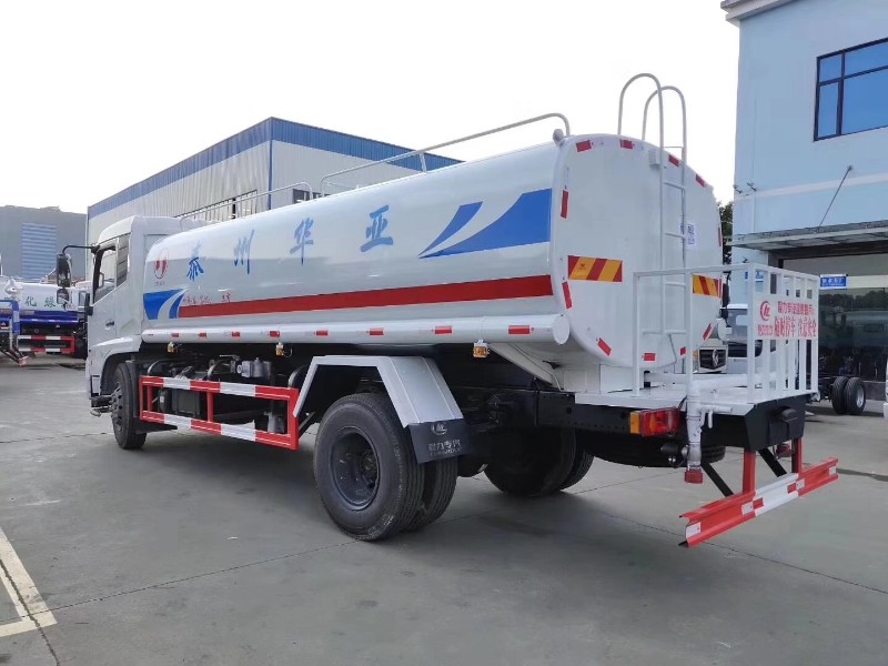 東風(fēng)天錦灑水車(chē)