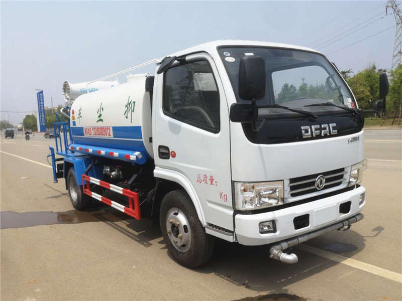 東風(fēng)多利卡藍牌霧炮車(chē)