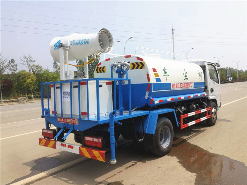 東風(fēng)多利卡藍牌霧炮車(chē)
