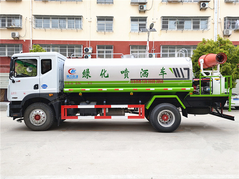東風(fēng)多利卡D9霧炮車(chē)