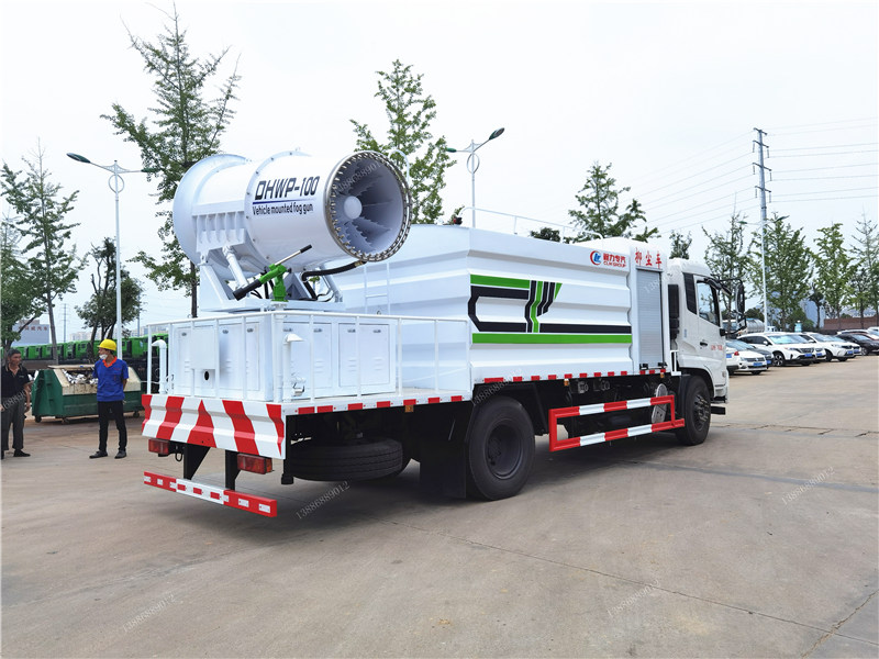 東風(fēng)天錦12噸霧炮車(chē)調試完畢發(fā)車(chē)