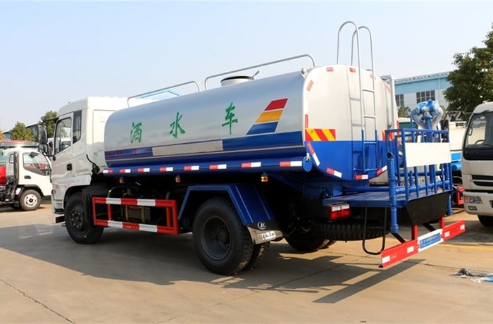 東風(fēng)專(zhuān)底12噸灑水車(chē)