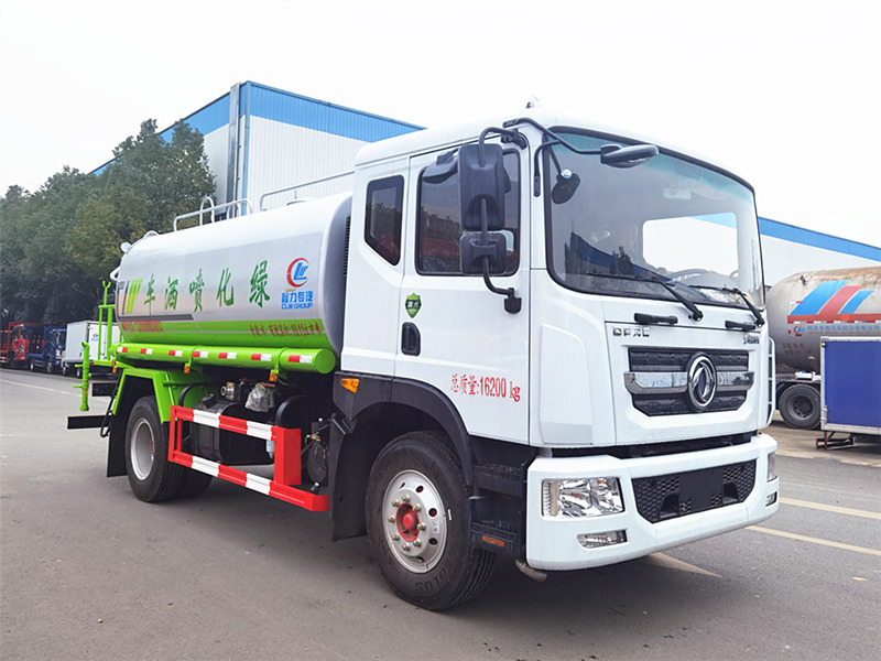 東風(fēng)多利卡D9新款霧炮車(chē)