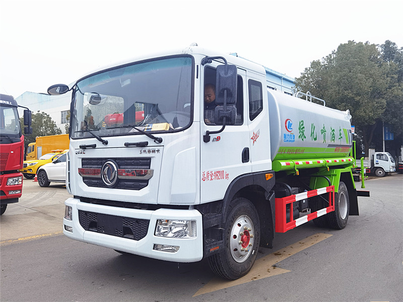 東風(fēng)多利卡D9新款霧炮車(chē)