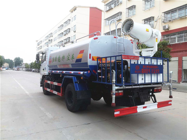 東風(fēng)D3灑水車(chē)帶霧炮