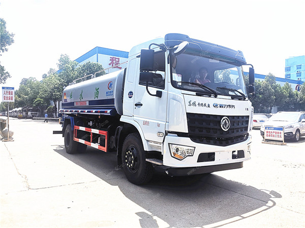 康明斯灑水車(chē)多少錢(qián)，東風(fēng)12噸14噸康明斯灑水車(chē)參數表