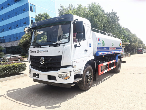 東風(fēng)新款專(zhuān)底12噸灑水車(chē)