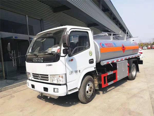東風(fēng)多利卡D6加油車(chē)配置參數，5噸加油車(chē)報價(jià)