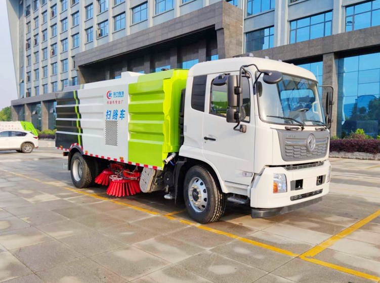 東風(fēng)天錦12方掃路車(chē)