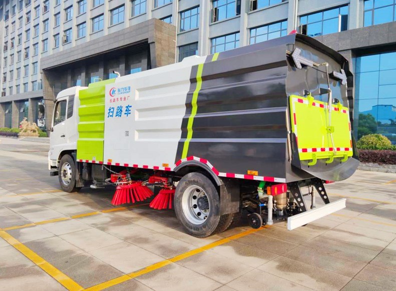 東風(fēng)天錦12方掃路車(chē)