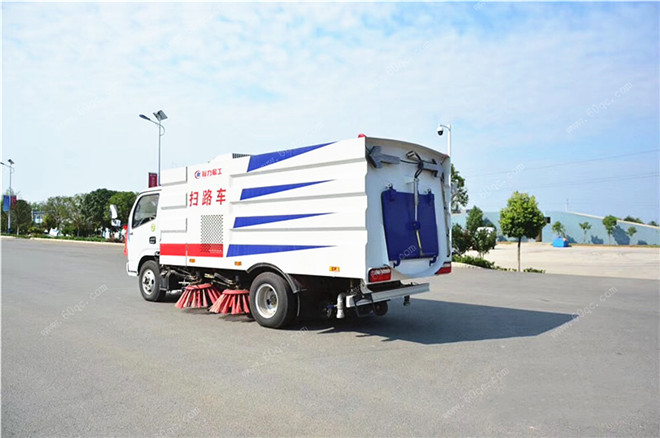 東風(fēng)多利卡D6掃路車(chē)