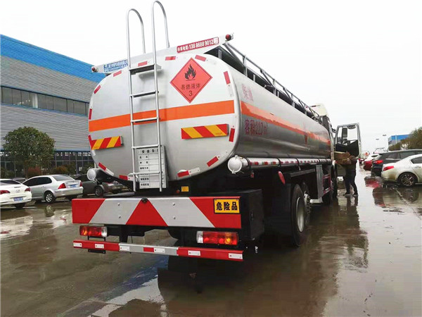 解放前四后六運油車(chē)