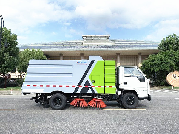 江鈴順達6方掃路車(chē)