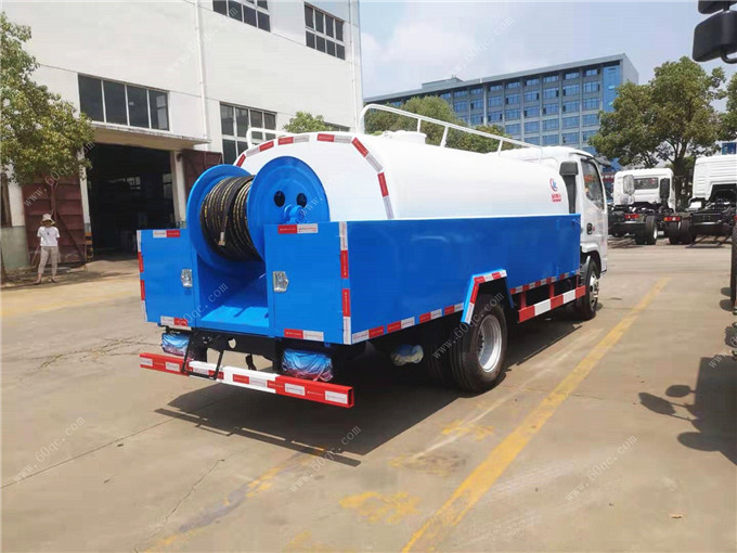 東風(fēng)多利卡5噸高壓清洗車(chē)