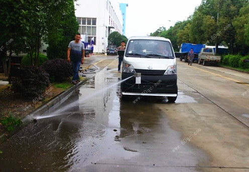 長(cháng)安路面清洗車(chē)沖洗效果展示