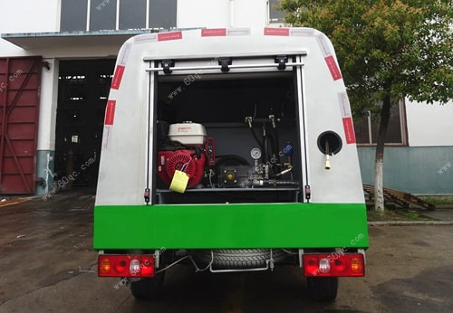 長(cháng)安路面清洗車(chē)沖洗效果展示