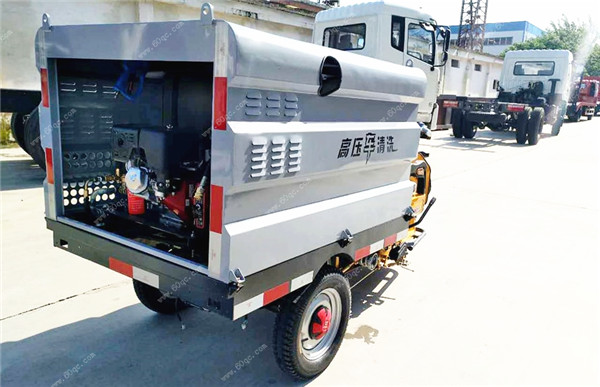 電動(dòng)三輪高壓清洗車(chē)