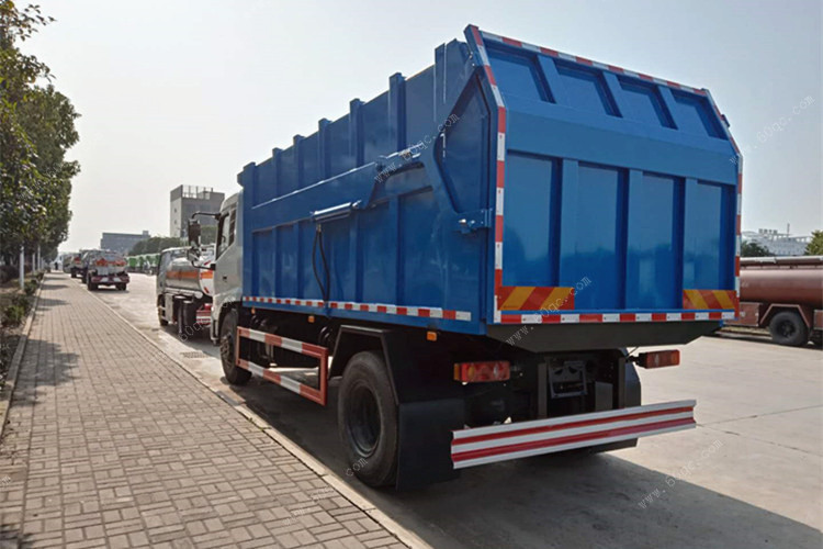 國五東風(fēng)新款壓縮對接式垃圾車(chē)