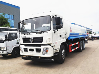 東風(fēng)專(zhuān)用底盤(pán)后雙橋灑水車(chē)