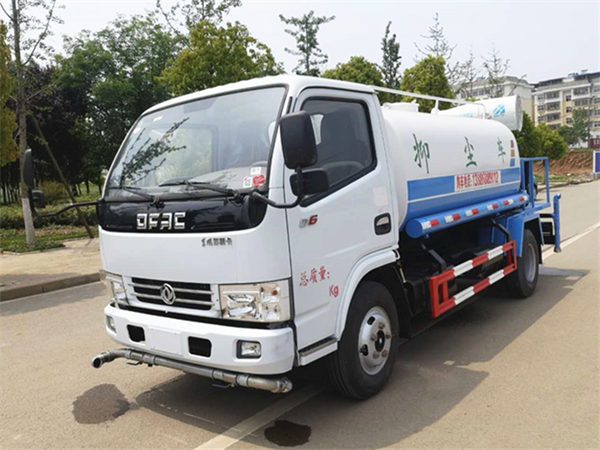 東風(fēng)多利卡藍牌霧炮車(chē)