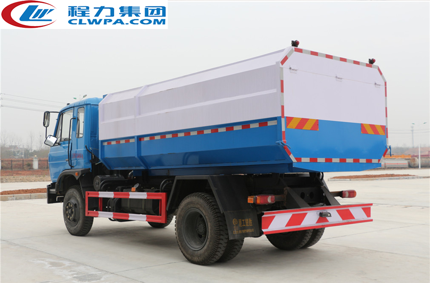 國五東風(fēng)153或嘉運自裝卸式垃圾車(chē)