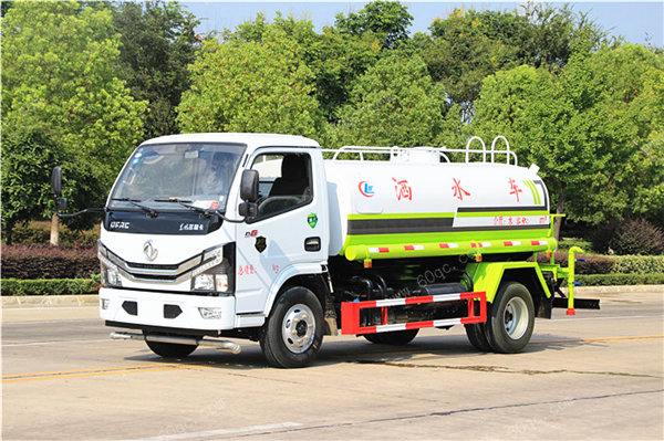 東風(fēng)多利卡D6灑水車(chē)