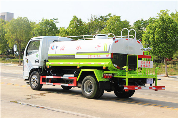 東風(fēng)多利卡D6灑水車(chē)