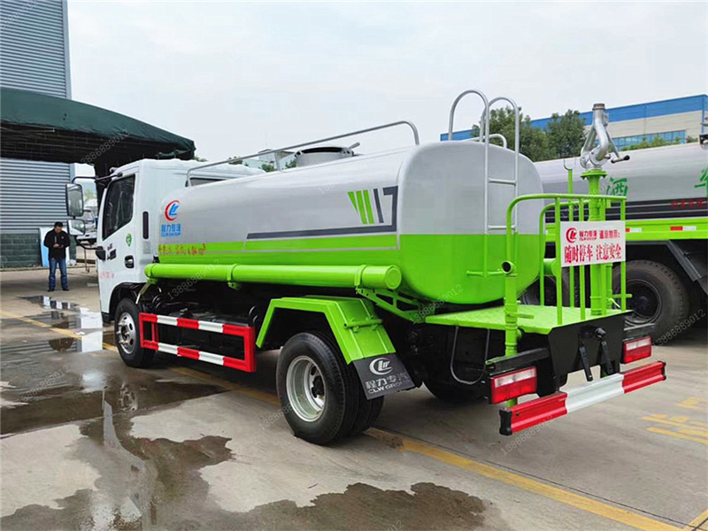 東風(fēng)多利卡5噸灑水車(chē)
