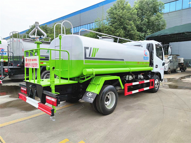 東風(fēng)多利卡5噸灑水車(chē)