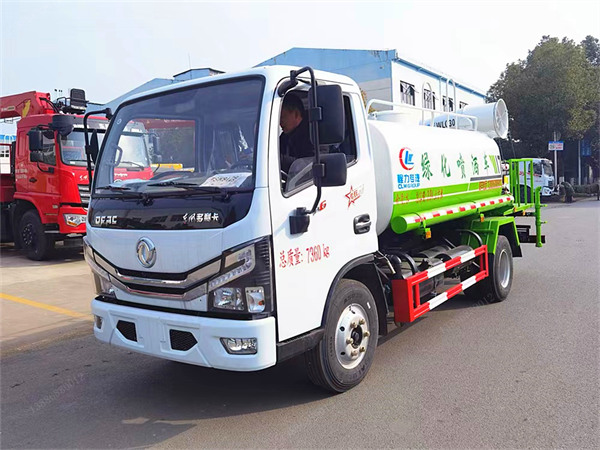 東風(fēng)多利卡5噸霧炮車(chē)