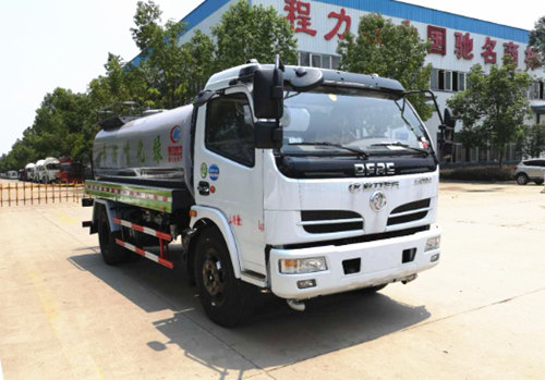 東風(fēng)福瑞卡8噸灑水車(chē)發(fā)往天津濱海新區