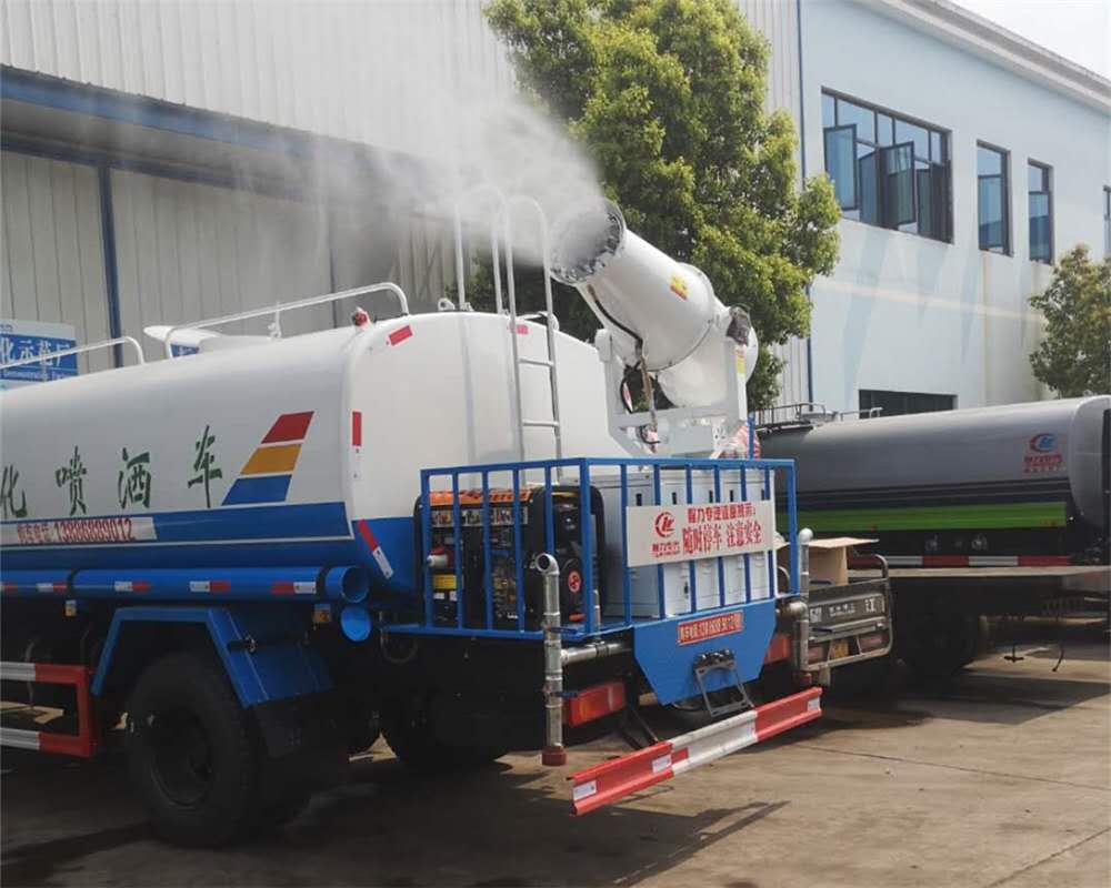 霧炮灑水車(chē)噴出的水霧如何降溫除塵及疫情霧化消毒？