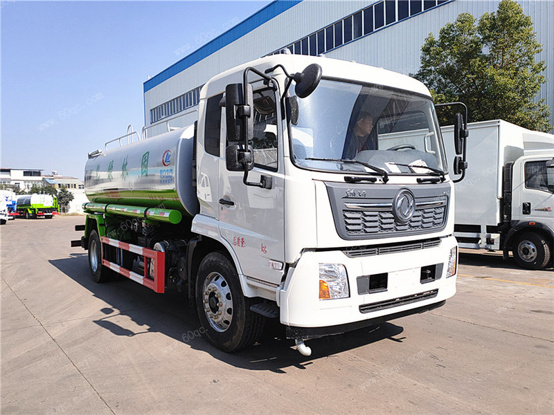 國六灑水車(chē)在購買(mǎi)新車(chē)時(shí)糾結的幾個(gè)問(wèn)題