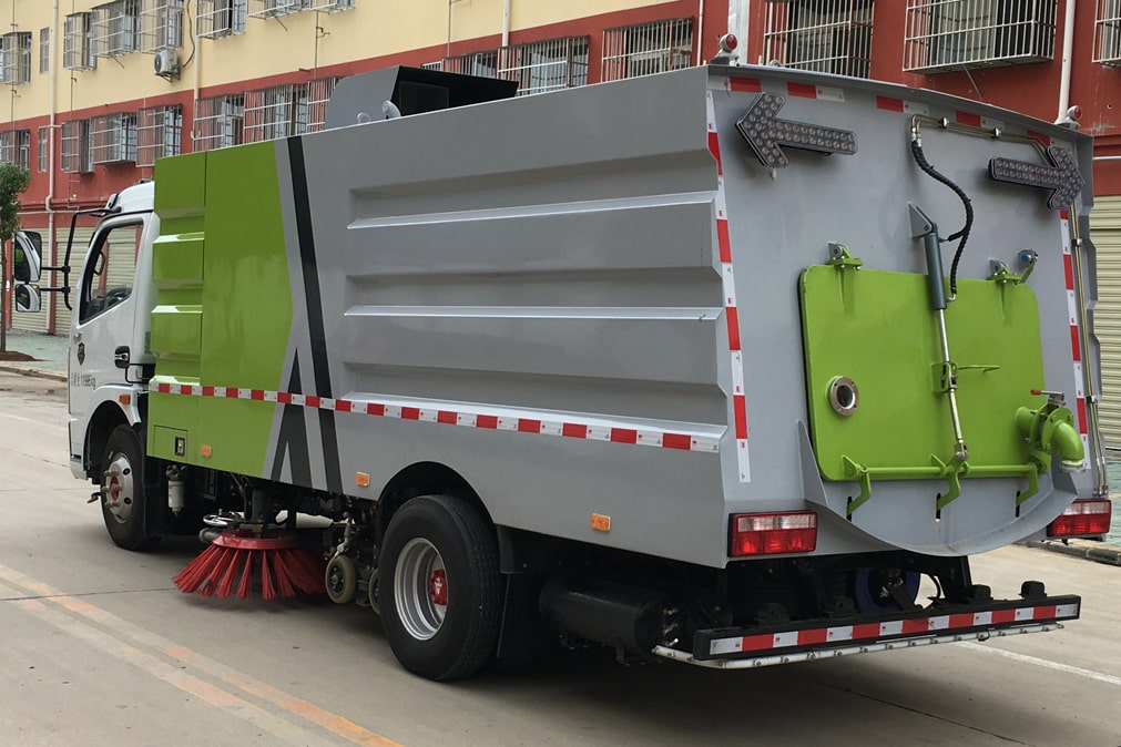 國六東風(fēng)5噸洗掃車(chē)