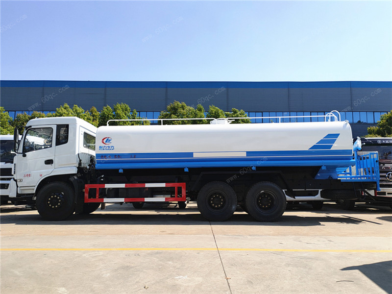 東風(fēng)新款雙橋灑水車(chē)