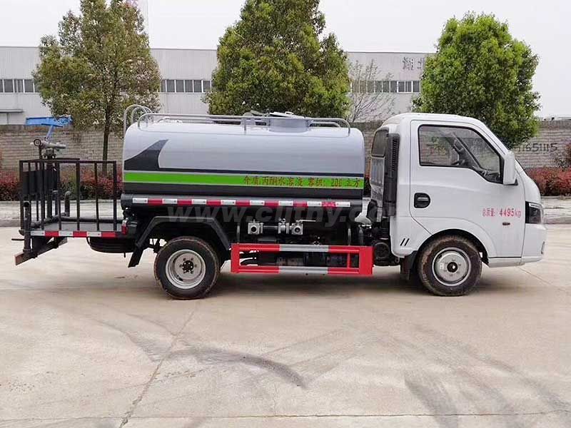 東風(fēng)途逸藍牌灑水車(chē)