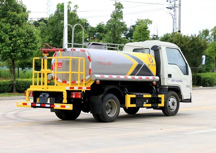 國六福田時(shí)代小卡之星藍牌2.7噸灑水車(chē)