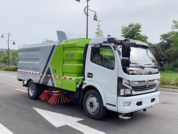 東風(fēng)凱普特8方掃路車(chē)